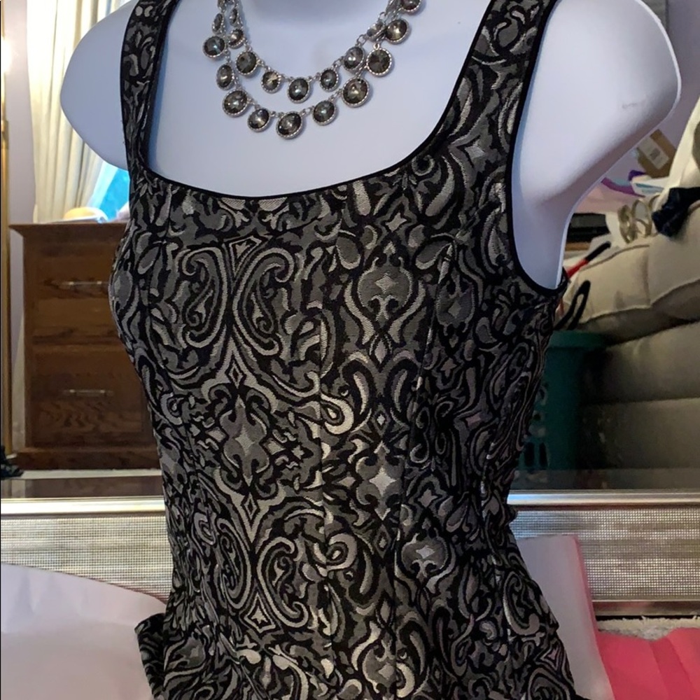 Black and silver dress up tank. Comes w/necklace